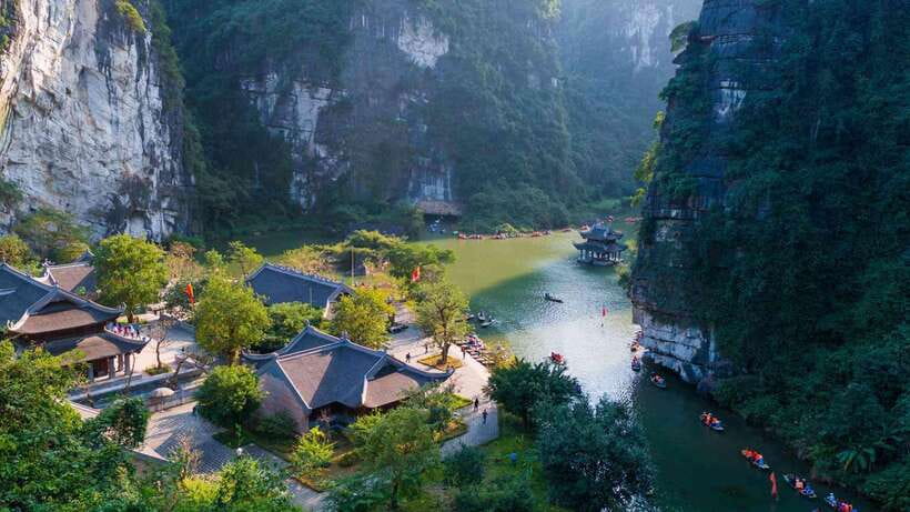 From Hanoi: Trang An, Hoa Lu & Mua Cave Full-Day Luxury Tour - Who should book this 12-hour outing?