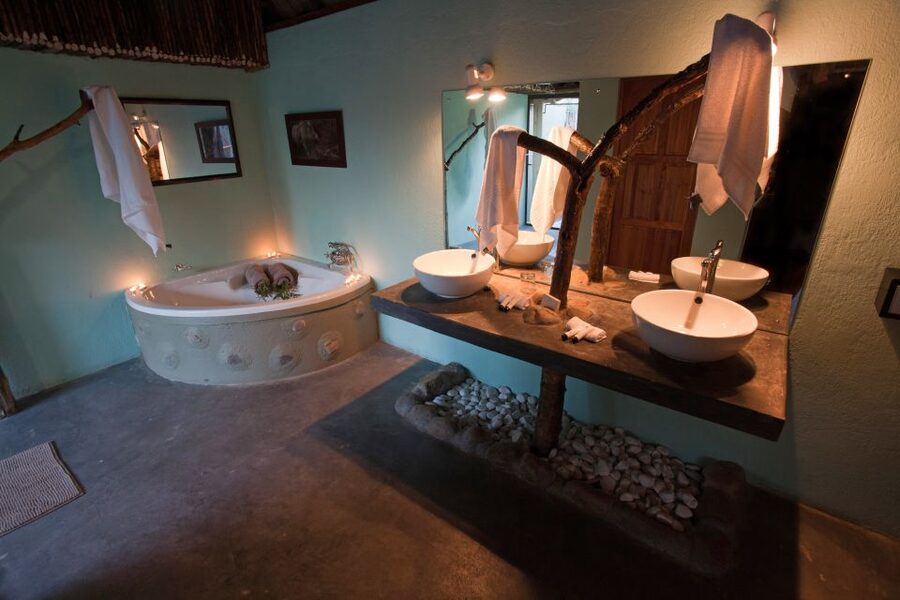 From Johannesburg: Kruger National Park 4-Day Luxury Safari - Lodges, meals, and the level of comfort