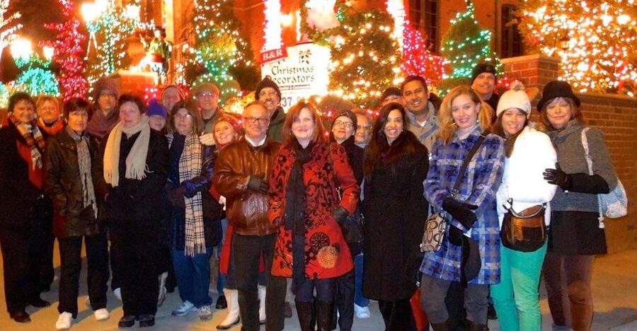 From Manhattan: 4-Hour Christmas Lights Luxury Bus Tour - What makes this Christmas tour worth considering