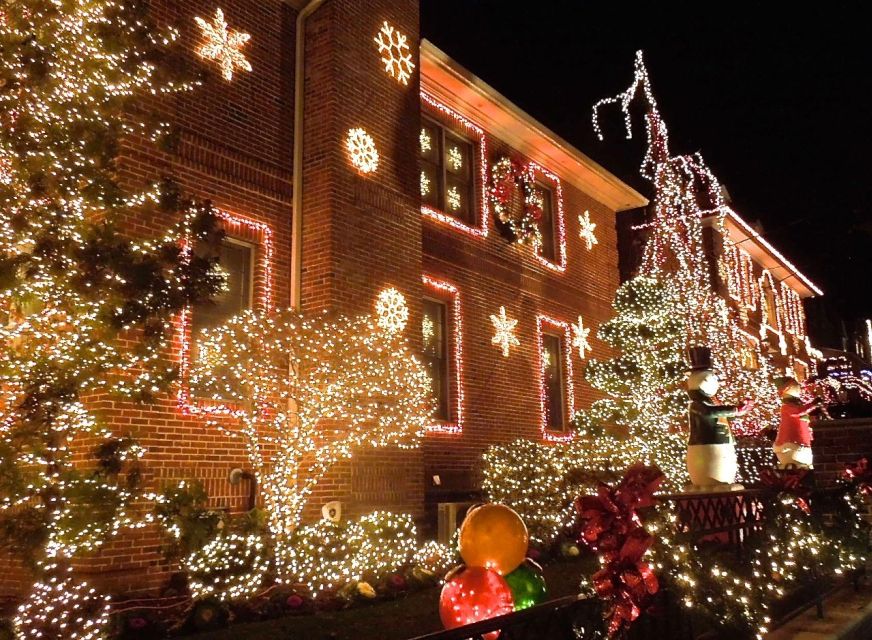 From Manhattan: 4-Hour Christmas Lights Luxury Bus Tour - Chelsea, the High Line, and Greenwich Village from the bus
