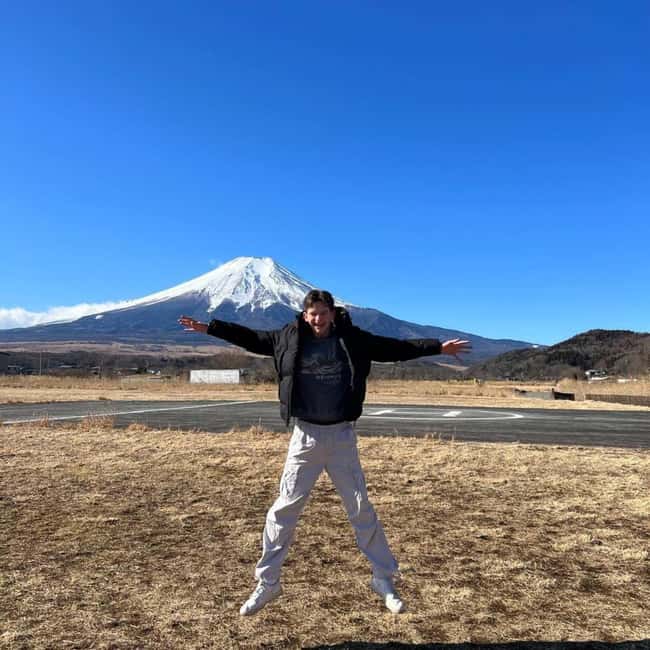From Tokyo: Mt Fuji Private Day Tour In Luxury Land Cruiser - Oshino Hakkai, clear ponds and country scenery
