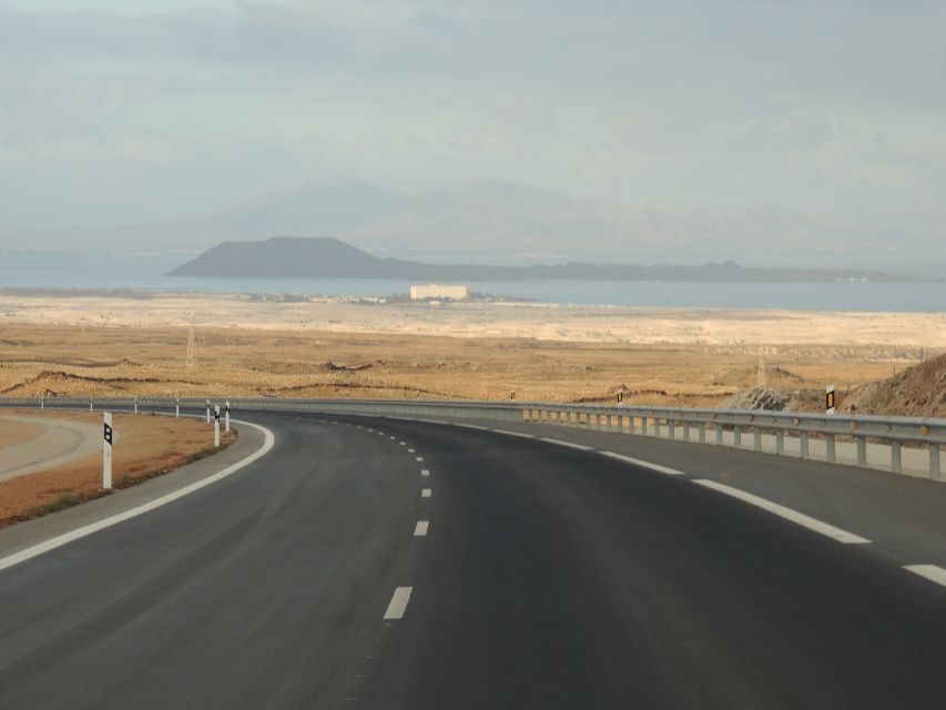Fuerteventura: Island Highlights Guided VIP Sightseeing Tour - Sotavento and the southern beach views