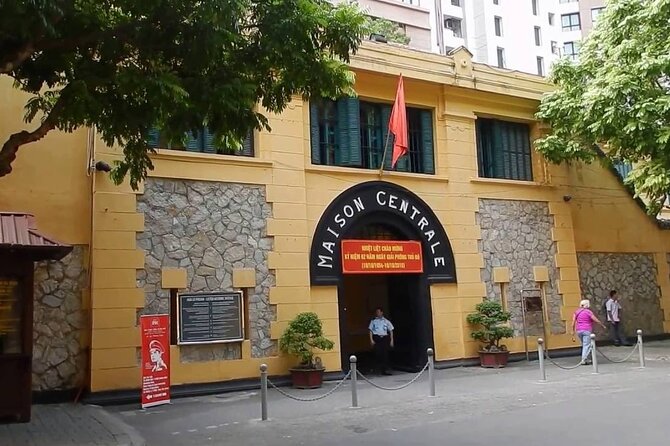 Full Day Private Luxury Tour with Cyclo in Hanoi - Ho Chi Minh Mausoleum and the stilt house garden