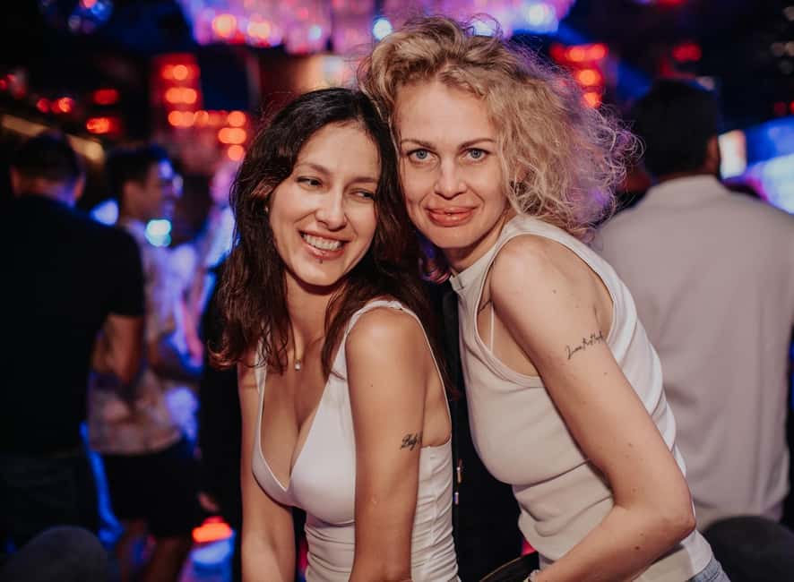 Fun explorers pub Crawl with 1 hour open bar and 3 VIP clubs - A free walking tour may be offered