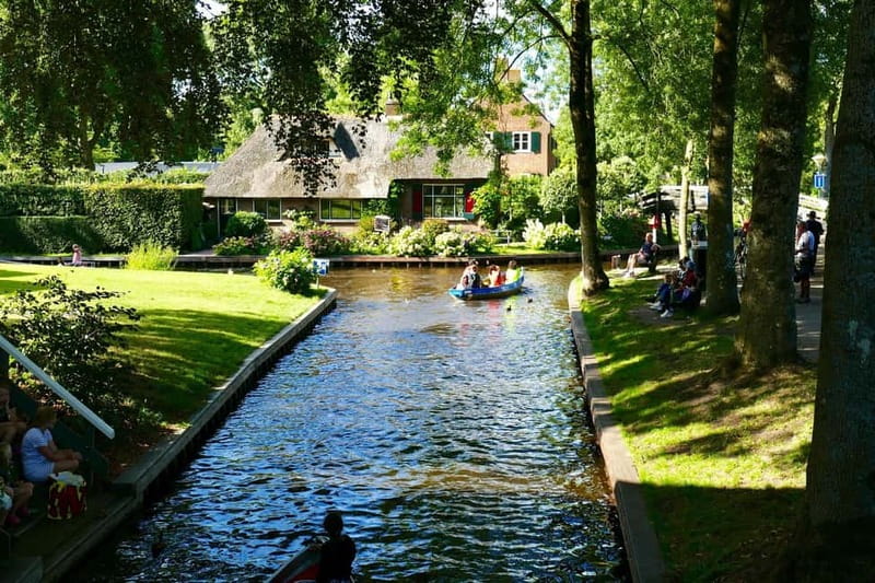 Giethoorn : Luxury Private open boat tour with local captain - Why Giethoorn looks different from the water