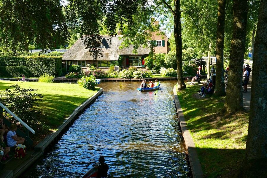 Giethoorn : Luxury Private open boat tour with local captain - Out onto the lake near Wanneperveen