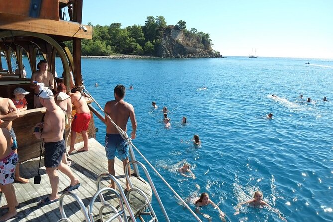 GONSTER : Luxury Pirate Boat Trip Lunch & Soft Drinks & Transfer - Foam party, animation, and the mood on board