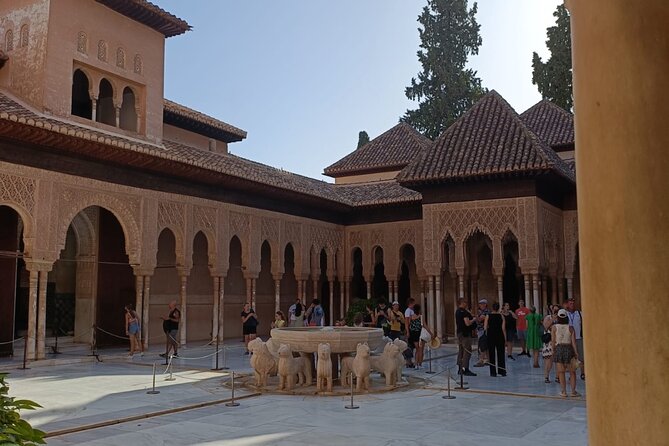 Granada : Alhambra Prestige Group Tour (VIP tickets included) - Generalife gardens and summer palace