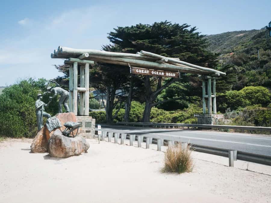 Great Ocean Road Tour PRIVATE LUXURY-FREE entry,hotel pickup - Mait’s Rest brings in the rainforest