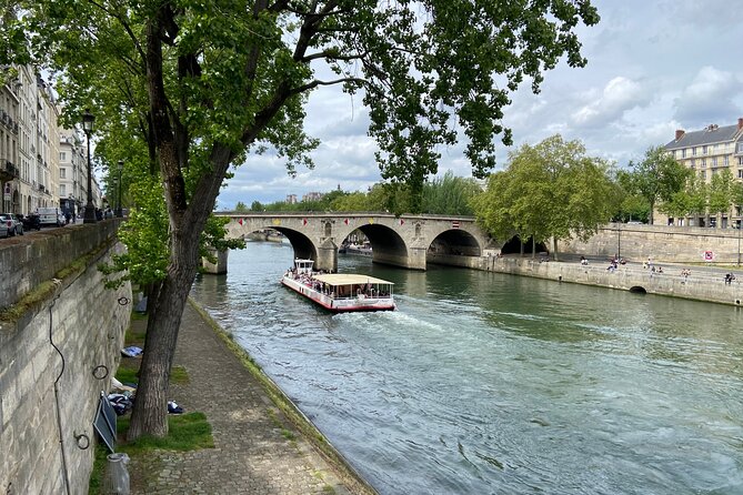 Guided Luxury Paris Day Trip with Optional Lunch at the Eiffel Tower - Free time near the Louvre
