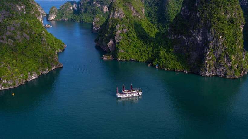 Ha Long Bay - Bai Tu Long Bay Luxury Boat Tour & Transfer - Sunset tea, fruit carving, and the return cruise