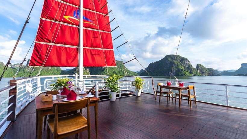 Ha Long Bay - Bai Tu Long Bay Luxury Boat Tour & Transfer - Leaving Hanoi in a limousine