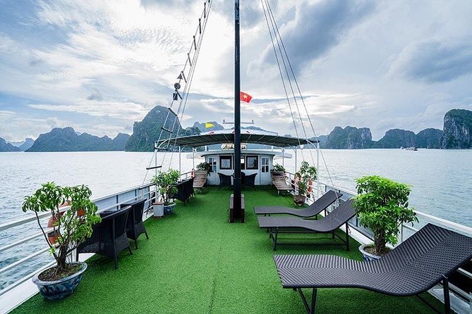 Ha Long bay Luxury cruise Day Trip - Hang Luon by kayak or bamboo boat