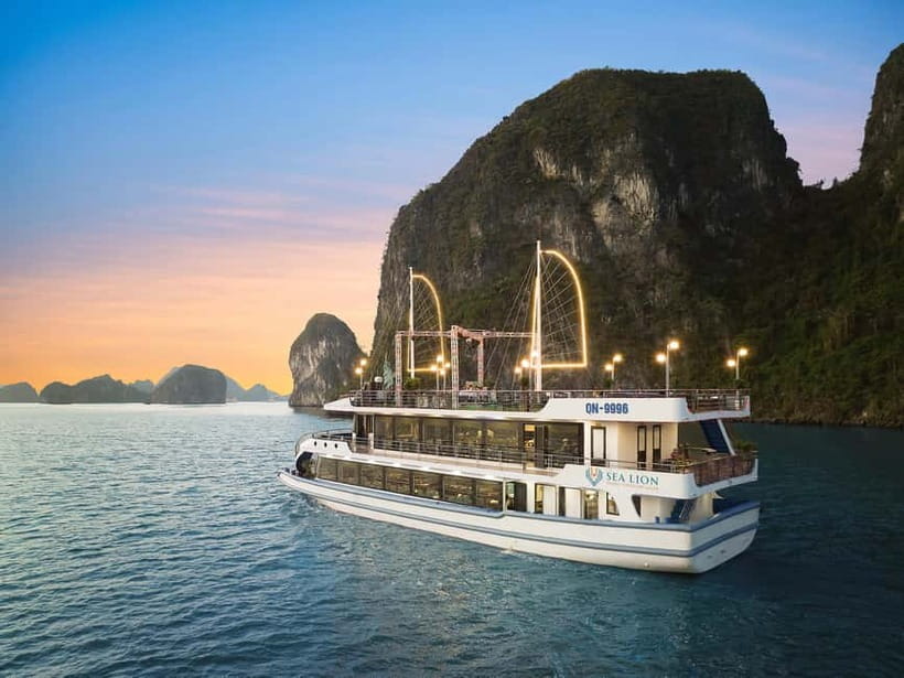 Ha Long Bay- Luxury Day Cruise, Lunch& Kayaking&Sunset party - Lunch between the islands