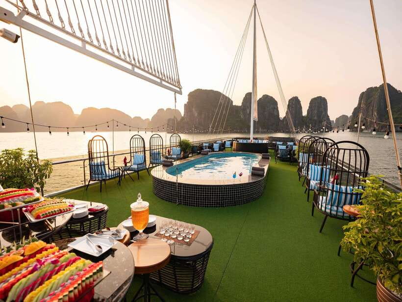 Ha Long Bay Luxury Full Day Cruise| Buffet & All Included - Why Ha Long Bay Works As A Full-Day Trip