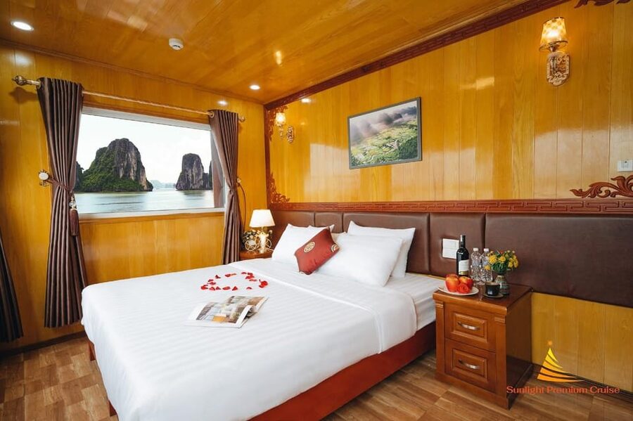 Ha Noi: Lan Ha Bay luxury cruise with private bancony, meals - Sunrise and breakfast on a quiet bay