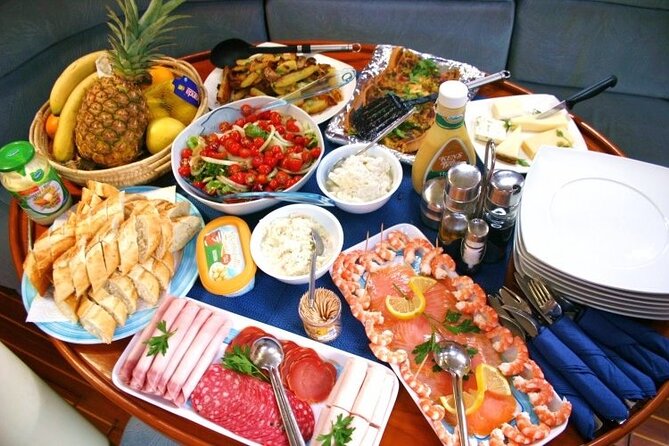 Half-Day Luxury Catamaran Sailing Cruise in Granada - Lunch arrives when the anchor drops