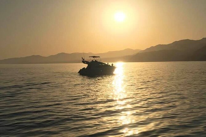 Half-Day Luxury Motor Yacht Cruise in Granada - Shared cruise or private yacht charter?