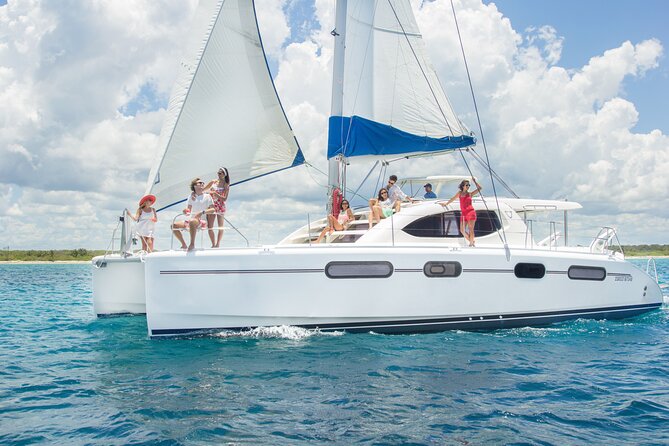 Half-Day Luxury Sailing Experience in Tulum with Open Bar - Lunch, open bar, and the onboard mood