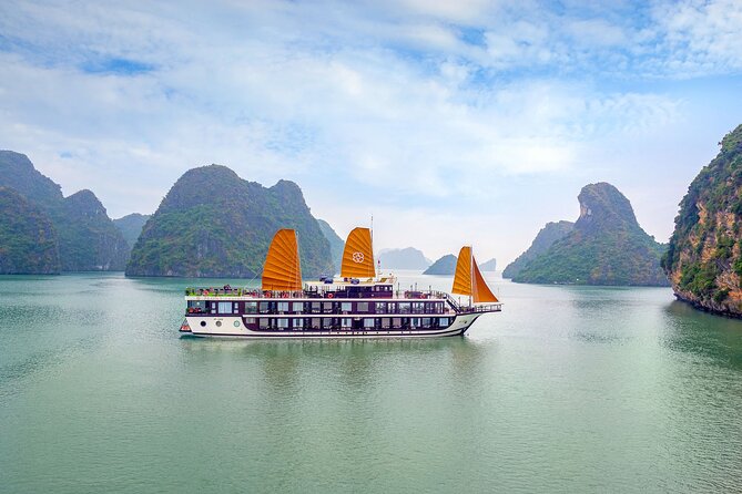 Halong Bay 3 days 2 nights on PEONY CRUISES 5 Stars LUXURY - Day two: Viet Hai Village and the Three Peaches area