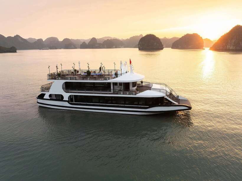 Halong Bay Luxury Cruise: Kayak&Swim,Cave, Party BEST SELLER - Sung Sot Cave: Halong Bay’s big underground attraction