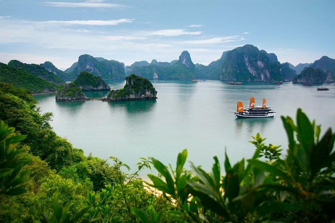 Halong Bay Luxury Cruise one day Tours - Sung Sot Cave and the passage into Bo Hon