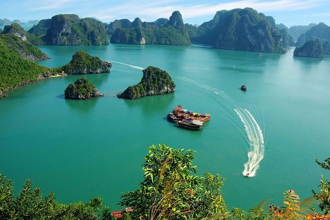 Halong Bay Luxury Cruise one day Tours - The morning ride to Tuan Chau Harbor