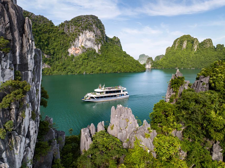 Halong Bay Luxury Cruise with Kayaking & Lunch Buffet - Sung Sot Cave is the day’s best sightseeing stop