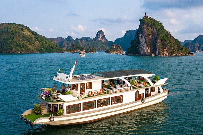 Halong Bay luxury day tour to Sung Sot Cave - 8:45 pickup and the highway to Tuan Chau Island