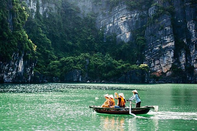 Halong Luxury Cruise Full Day Tour from Hanoi: All Inclusive - Hang Luon by kayak or bamboo boat