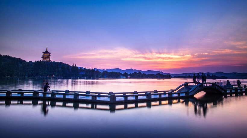 Hangzhou:Luxury West Lake Cruise+Santan Yinyue Island Ticket - The 5 to 10 minute ride to Santan Yinyue