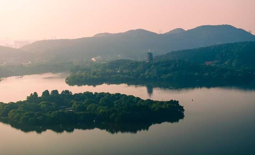 Hangzhou:Luxury West Lake Cruise+Santan Yinyue Island Ticket - The walking and orientation challenge