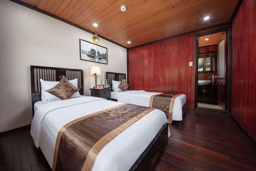 Hanoi: Ha Long Bay 2-Day 1-Night Tour by 4-star Luxury Junk - Why an overnight cruise works better than a quick bay trip