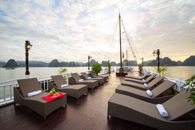 Hanoi: Ha Long Bay 2-Day 1-Night Tour by 4-star Luxury Junk - Sunset, fruit, and a Vietnamese cooking activity