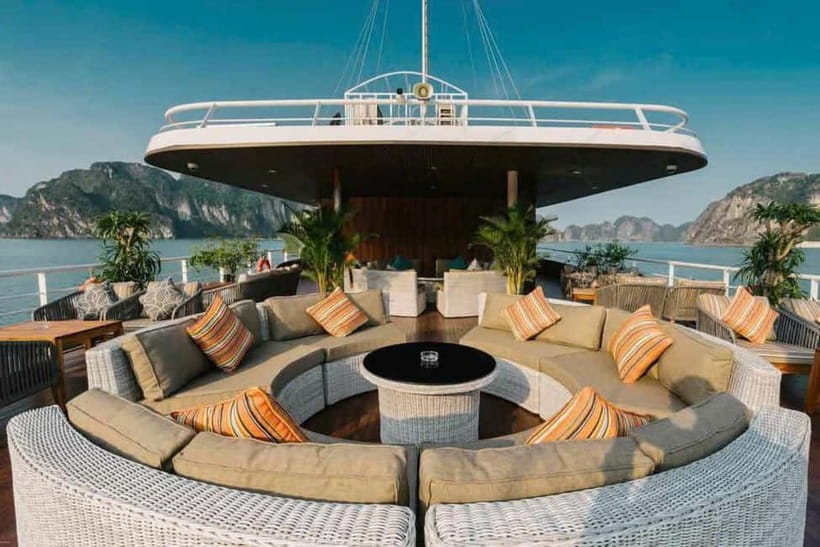 Hanoi/Ha Long: Ha Long Bay Luxury Day Cruise by Catamaran - How the group size changes the day