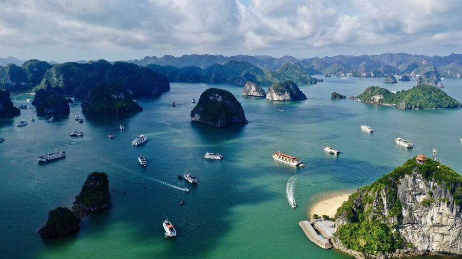 Hanoi Halong Luxury Day Tour with Private Cabin - Cruising through Bai Tu Long Bay and Ha Long Bay