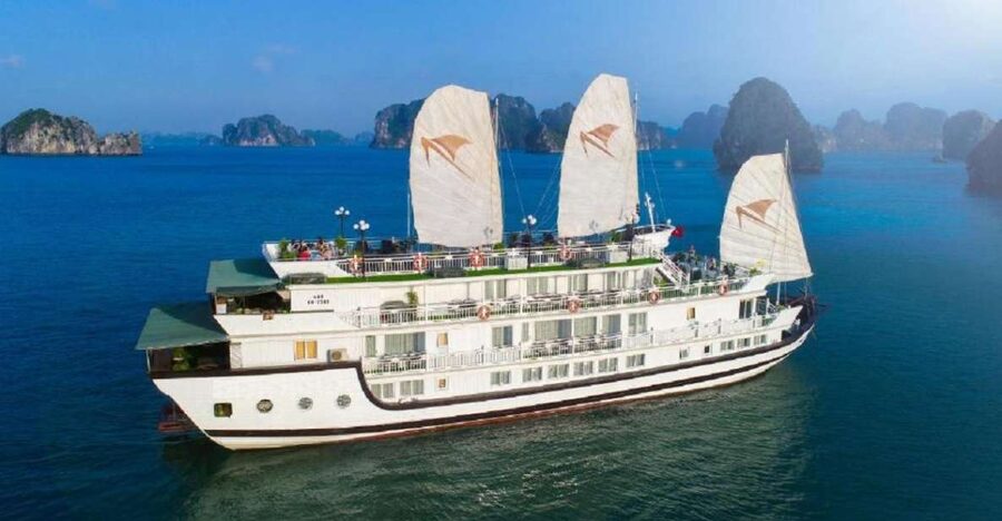 Hanoi/Ninh Binh:3 Day 2 Night Bai Tu Long Bay Luxury Junk - Day one: Cap La kayaking and the first sunset