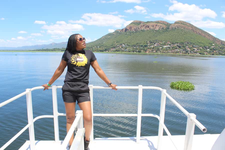 Hartbeespoort Dam: The Luxury Alba Boat Cruise with Food - Leaving the harbor and finding your table