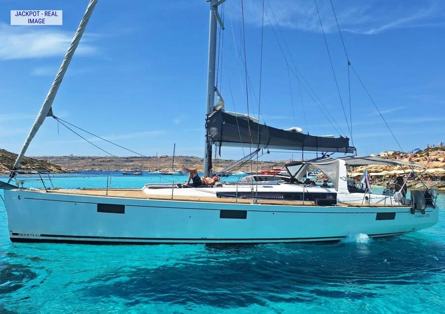 Heraklion: Dia Island Luxury Sailing Trip with Meal & Drinks - Choosing between TREATON, JACKPOT, and group size