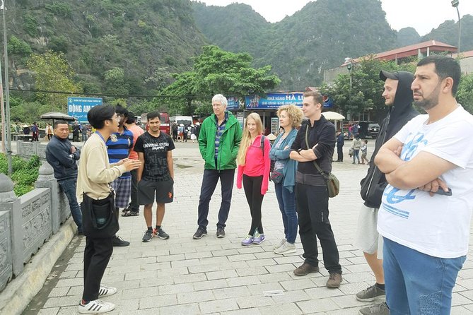 Hoa Lu - Tam Coc Luxury Small group 1D: Limousine bus, biking, boat trip, Lunch - Hoa Lu temples and Vietnam’s tenth-century capital