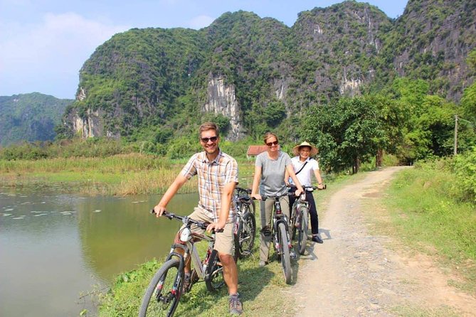 Hoa Lu - Tam Coc Luxury Small group 1D: Limousine bus, biking, boat trip, Lunch - Is $199 good value?