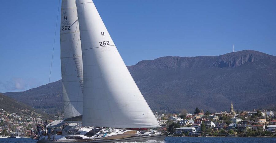 Hobart: Luxury Yacht Scenic Sailing Tour with Snacks - Should you book Helsal IV?