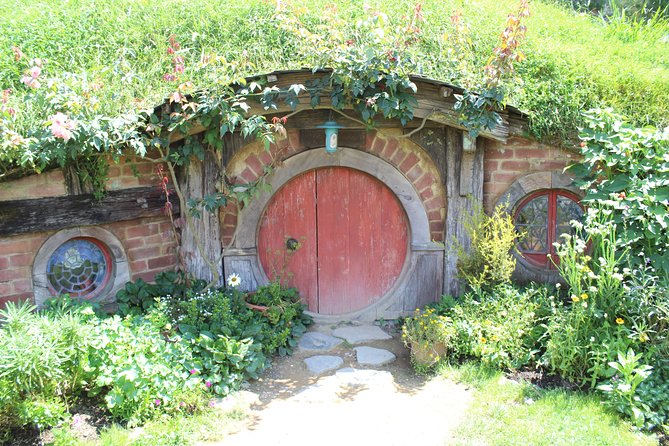Hobbiton Afternoon Tour in Luxury Minibus from Auckland - How the guides shape the day