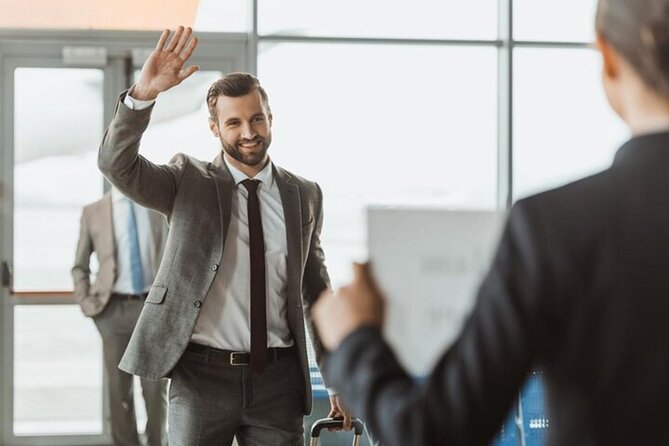 Honolulu Airport & Waikiki Hotels Private Transfer by Luxury SUV(up to 5 people) - Who should book this Honolulu transfer?