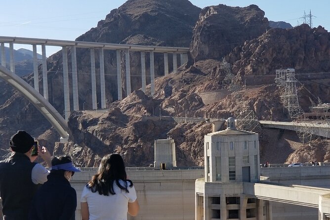 Hoover Dam Tour by Luxury SUV - Crossing the dam and seeing Lake Mead