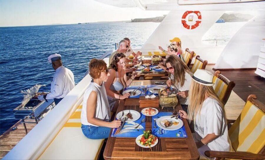 Hurghada: Elite vip snorkeling cruise with BBQ buffet lunch - What you may see below the surface