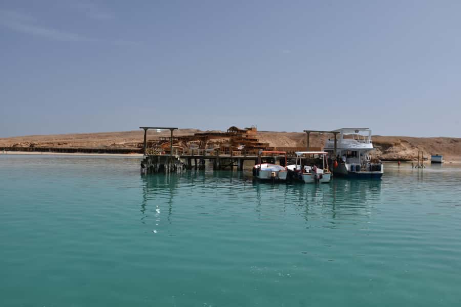 Hurghada: Luxury Giftun island w/snorkeling/lunch & Massage - A buffet lunch with enough choice