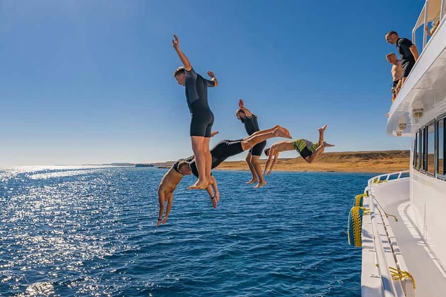 Hurghada: Luxury Private Yacht with Optional Lunch & Drinks - Lunch on deck, with an optional drinks package