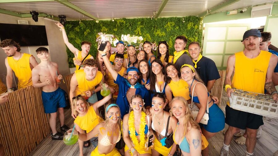 Ios: Pub Crawl with 5 Venues, 5 Shots, and 5 VIP Entrances - VIP entry and the value of avoiding cover charges