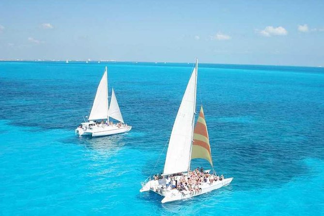 Isla Mujeres Catamaran Luxury Sailing Experience - Sailing from Playa Las Perlas